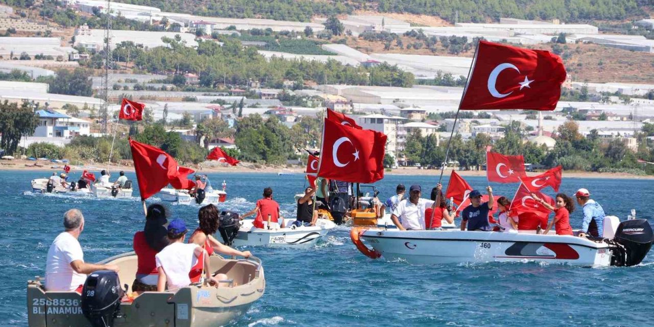 Bozyazı’da Amatör Balıkçılardan 30 Ağustos’a Denizde Anlamlı Kutlama