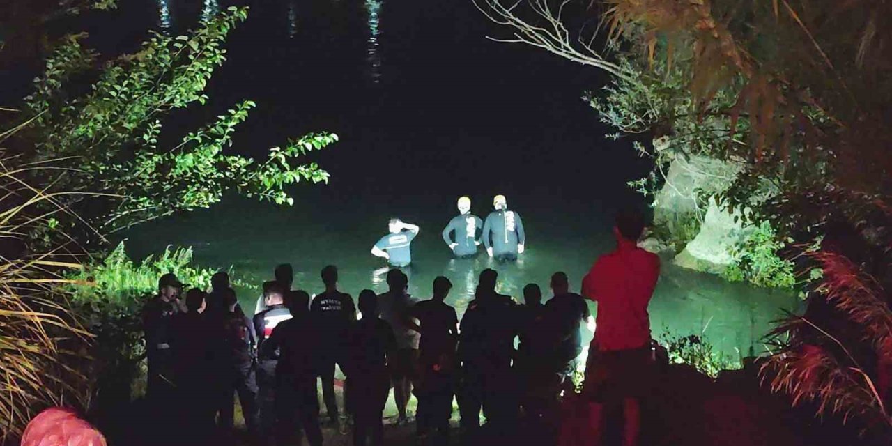 Manavgat Şelalesi’nde Adacıkta Mahsur Kalan 6 Kişi Kurtarıldı