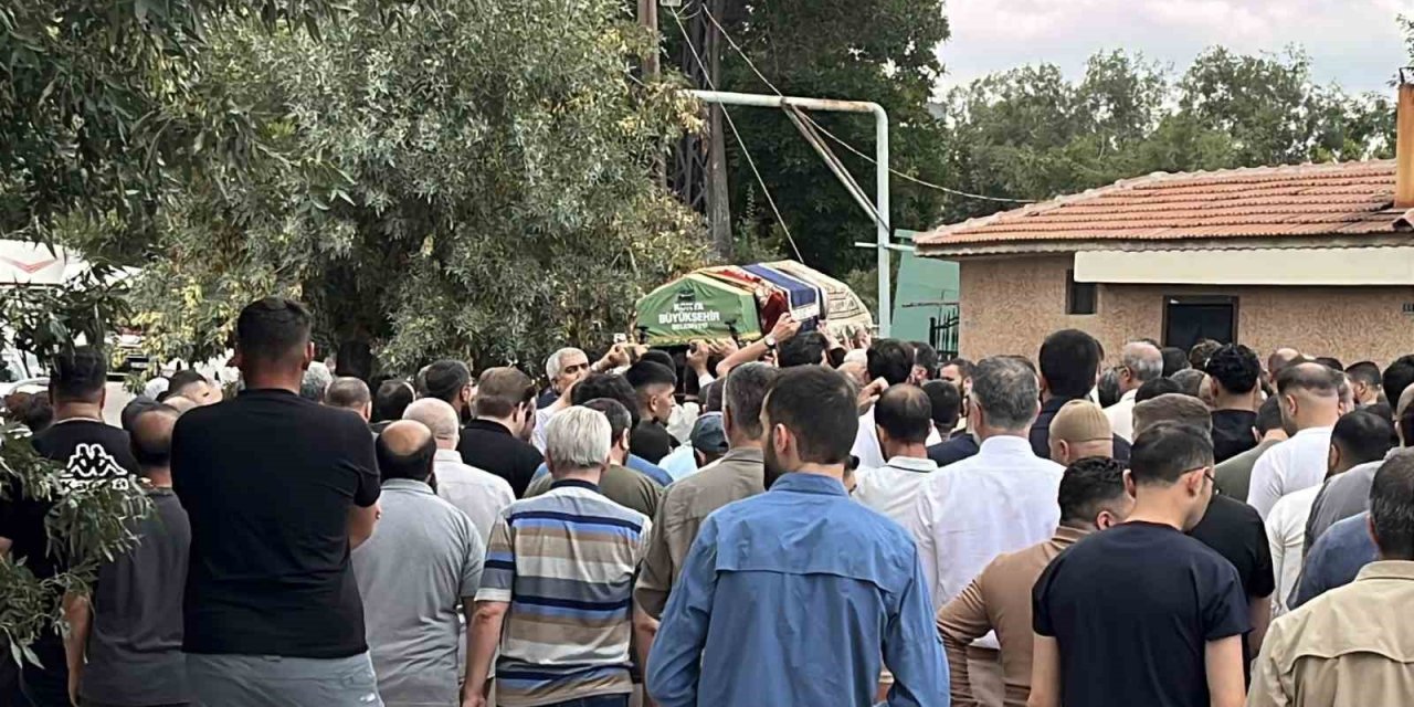 Motosiklet Yola Çıkan Otomobille Çarpıştı, 19 Yaşındaki Genç Hayatını Kaybetti