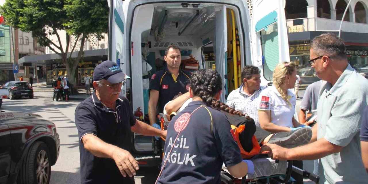 Serik’te Hafif Ticari Araç İle Motosiklet Çarpıştı: 1 Yaralı