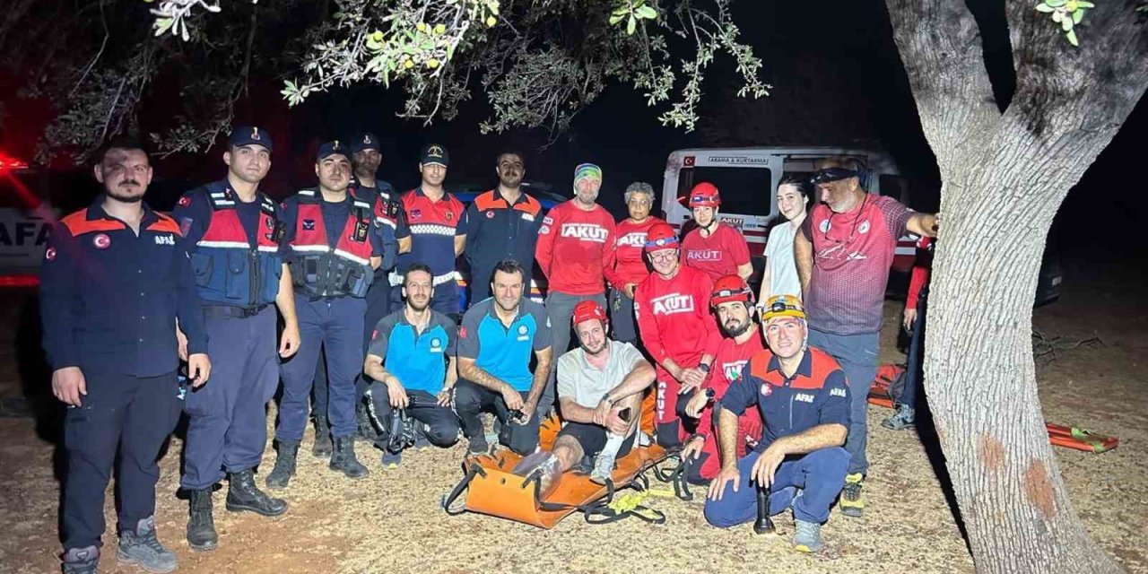 Likya Yolunda Mahsur Kalan Turist Ekiplerce Kurtarıldı