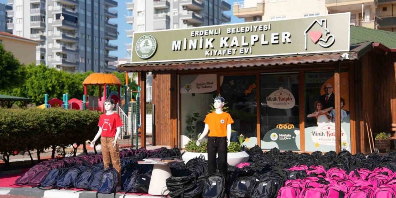 Erdemli’de Öğrencilere Kırtasiye Ve Kıyafet Desteği