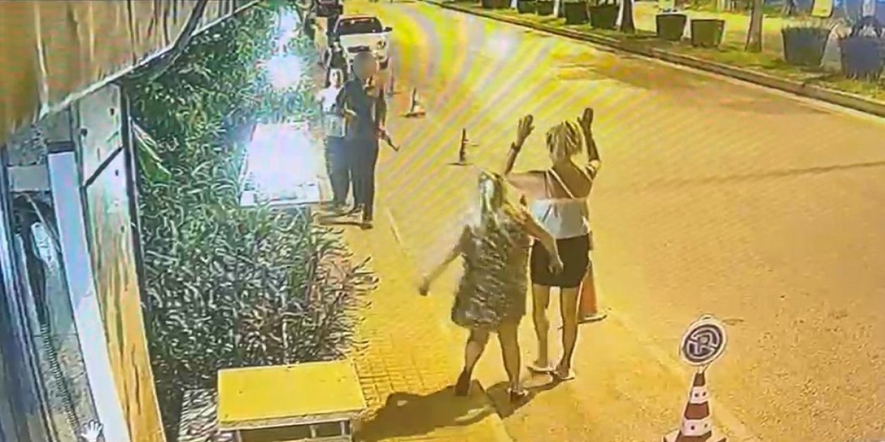 Elinde Uzun Namlulu Plastik Silahla Sokağa Çıktı Jandarmayı Alarma Geçirdi
