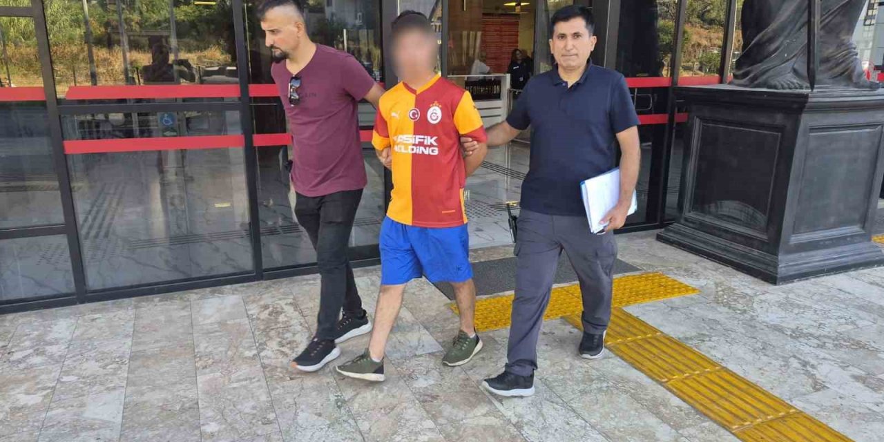 Kadın Turisti Bıçakla Yaralama Ve Cinsel İstismar İddiasıyla 17 Yaşındaki Çocuk Tutuklandı
