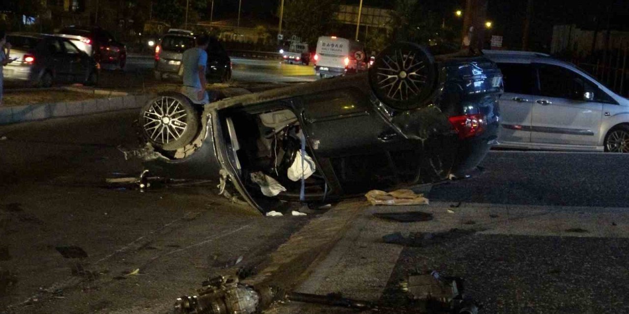 Otomobil Takla Attı, Motoru Yola Fırladı: 2 Yaralı