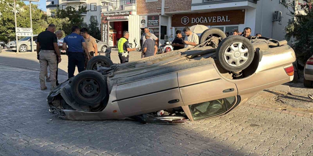 Kamyonet İle Çarpışan Otomobil Ters Döndü: 1 Yaralı