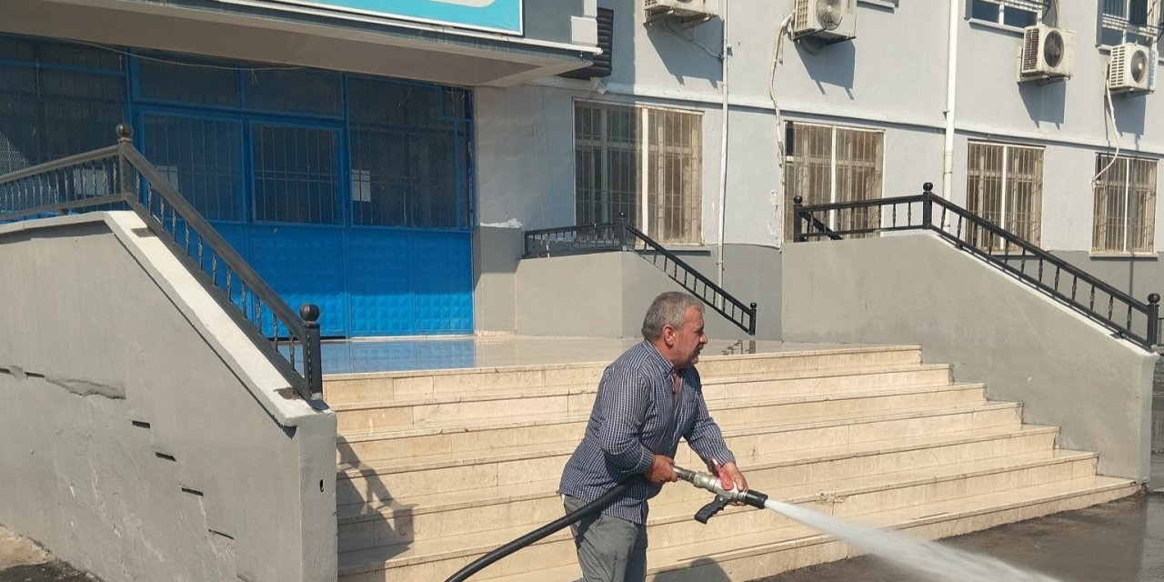 Akdeniz’de Okullar Yeni Eğitim Yılına Temizlenerek Hazırlanıyor