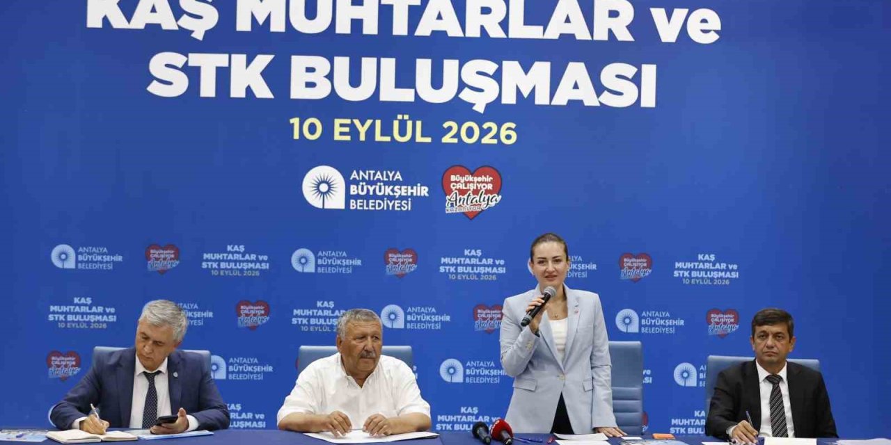 Güreşçiyi Alnından Öpen Antalya Büyükşehir Belediye Başkanı Büşra Özdemir’den Eleştirilere Tepki: "böyle Başarılarda O Mertlerin Çıkıp Alnından Öpülür, Onlar Da Başkanının Elinden Öper"