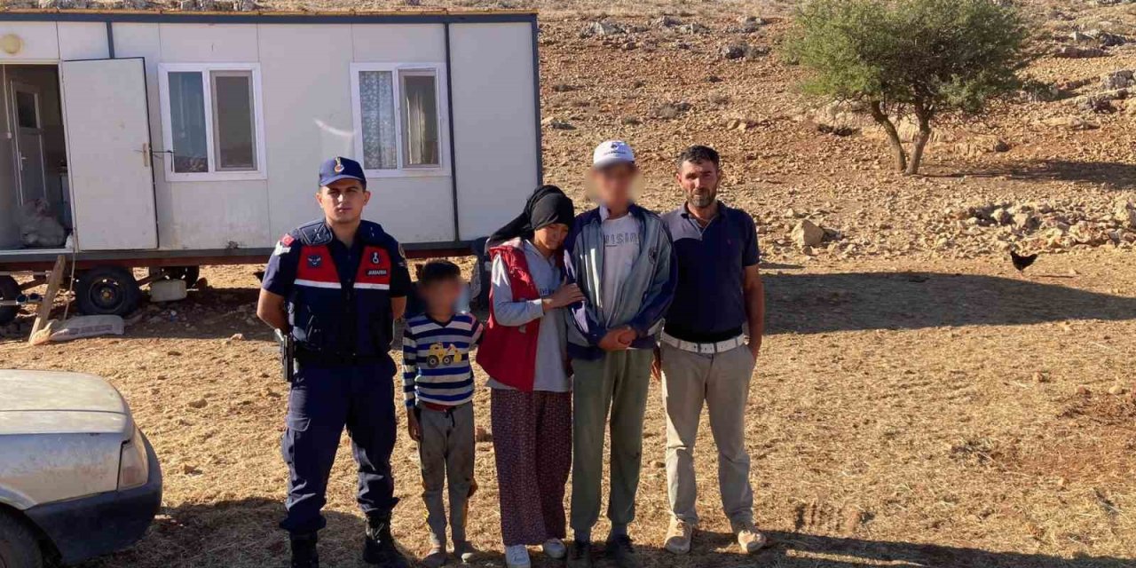 Antalya’da 4 Gündür Kayıp Olarak Aranan 17 Yaşındaki Genci Jandarma Buldu