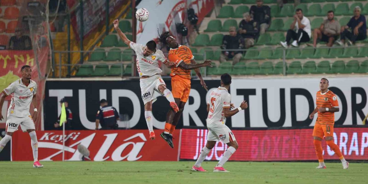 Trendyol Süper Lig: Corendon Alanyaspor: 0 - Göztepe: 1 (ilk Yarı)