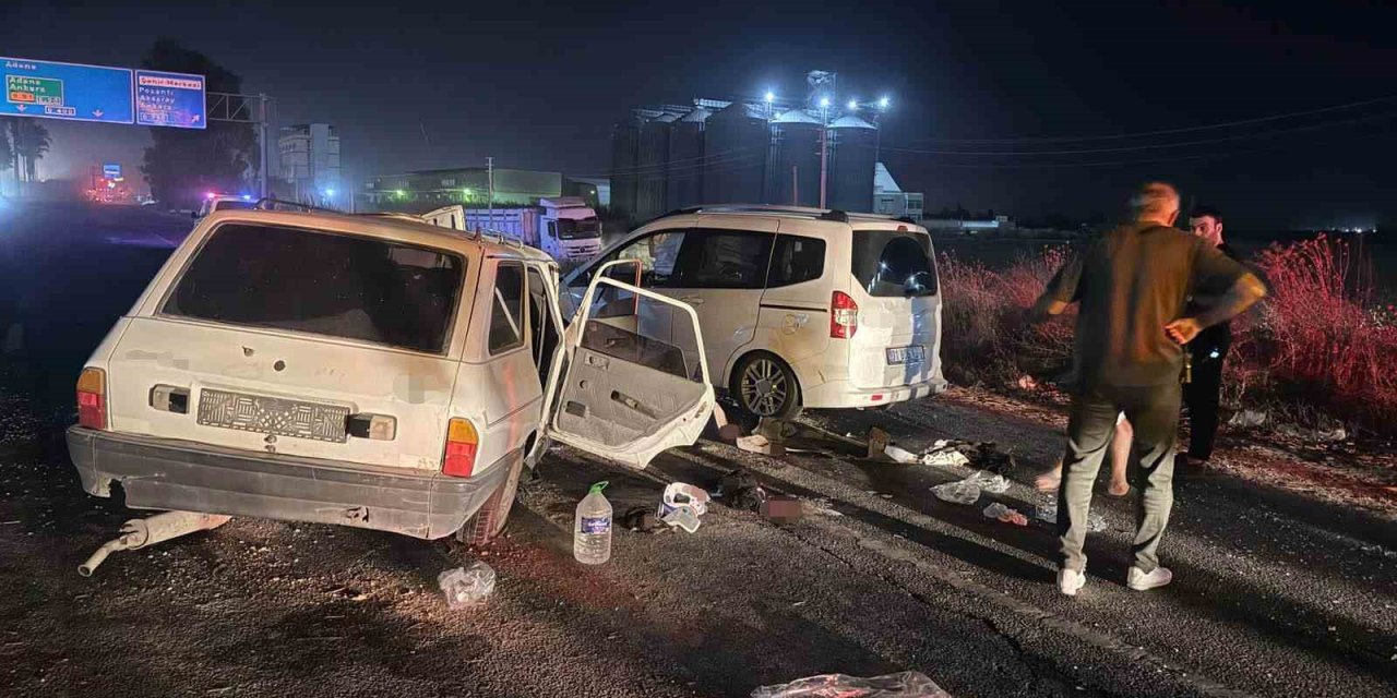 Tarsus’ta Otomobil Karşı Şeride Geçti: 1 Çocuk Öldü, 6 Yaralı