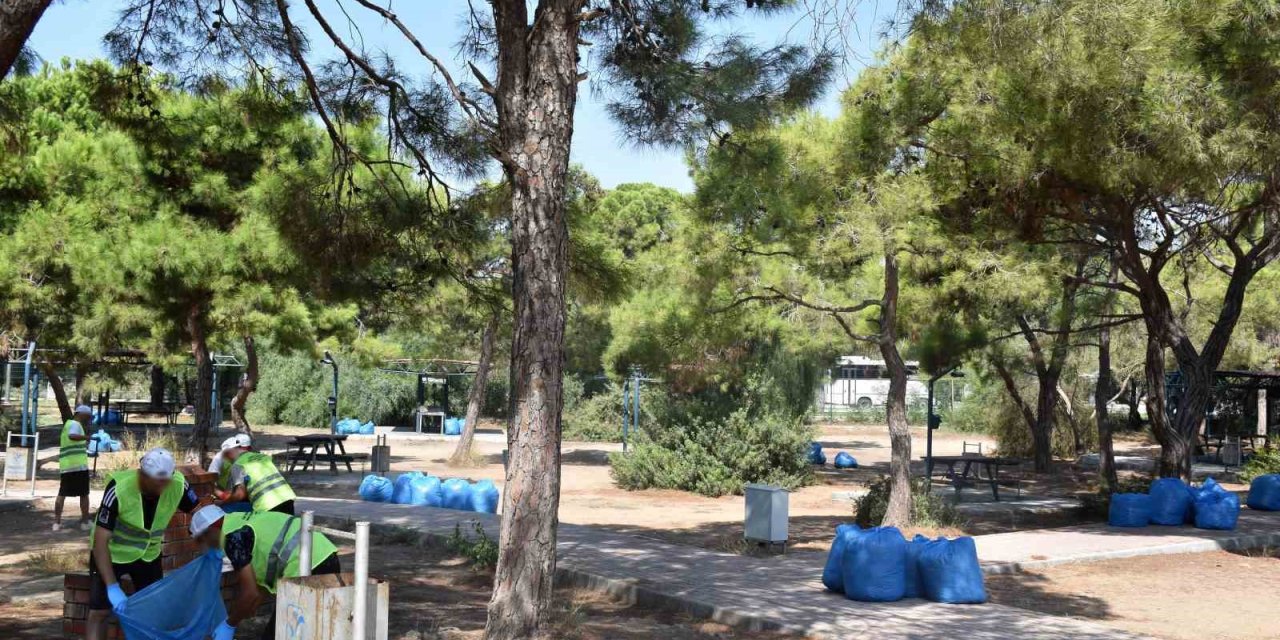 Manavgat’ta Hükümlüler Sahilde Çevre Temizliği Ve Düzenleme Çalışması Yaptı