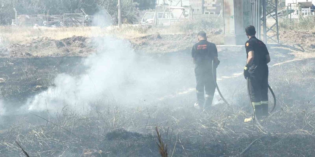Aksaray’da Kurumuş Otların Tutuşması İle Yangın Çıktı