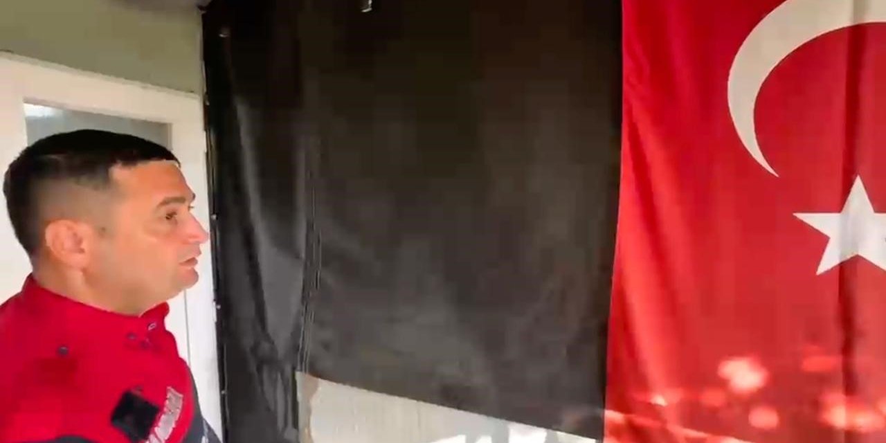 Uyuşturucuyu Türk Bayrağıyla Kamufle Etmeye Çalıştılar, Jandarmanın Gözünden Kaçmadı