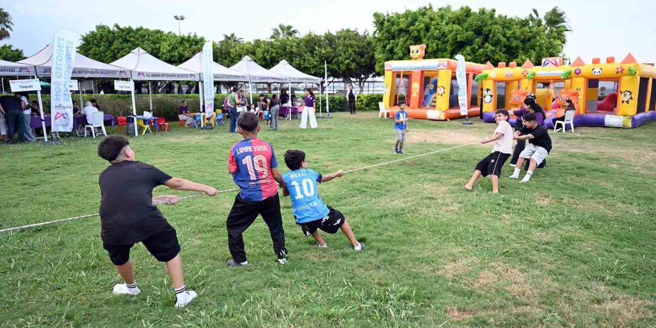 Mersin’de Çocuklar Şenlikte Doyasıya Eğlendi