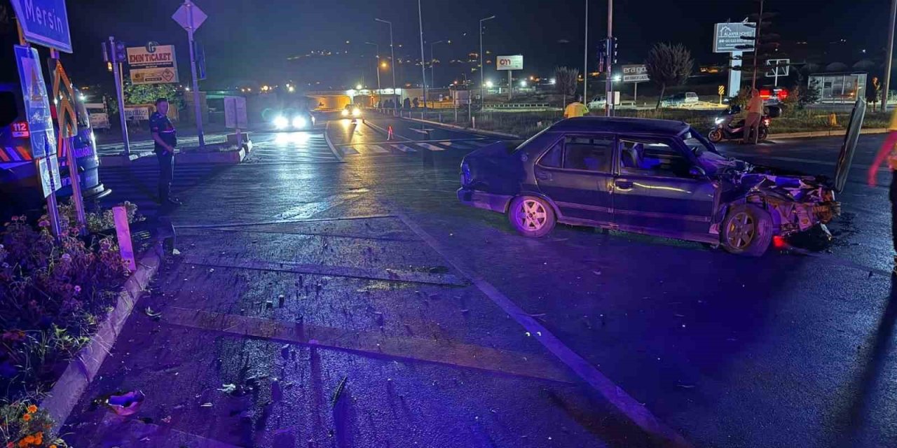 Gazipaşa’da Alkollü Sürücü Kaza Yaptı: 2 Yaralı