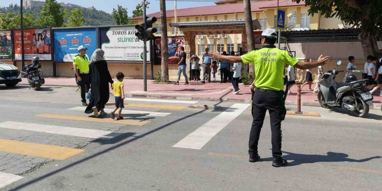 Okul Önlerinde Trafik Güvenliği Denetimleri Başladı