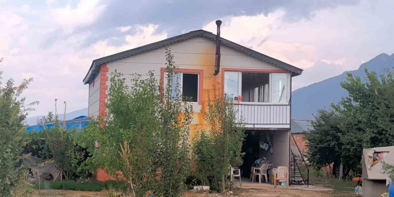Antalya’da Aile Faciası: Eşini, Kayınpederini Ve Kayınvalidesini Öldürdü