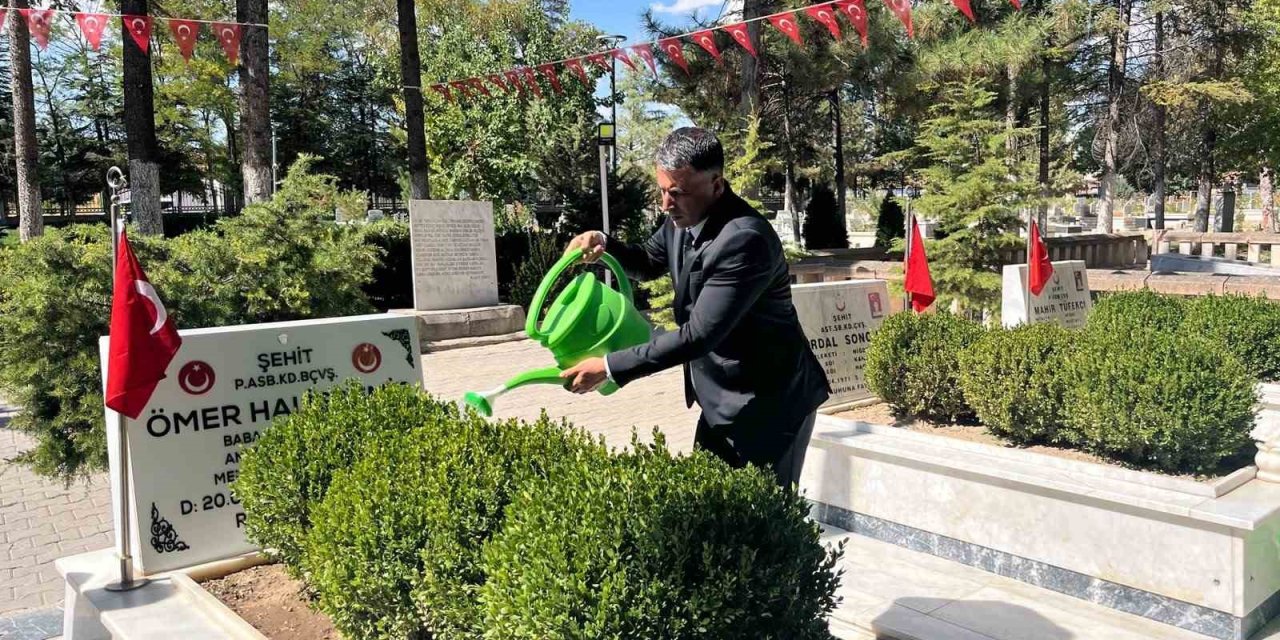 Başsavcı Tuncay’dan Şehit Ömer Halisdemir’in Kabrine Ziyaret