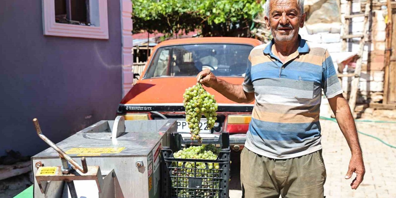 Büyükşehir’den Üzüm Üreticilerine Makine Desteği