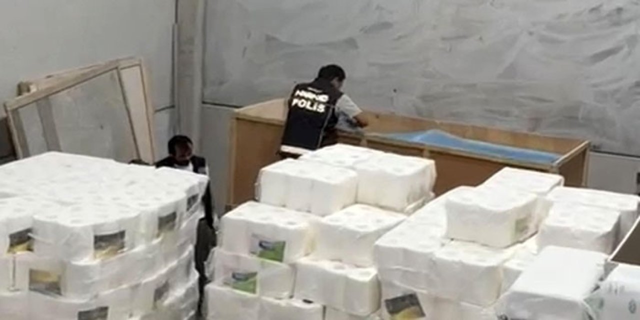 Mersin’de Uyuşturucu İmalathanesi Operasyonunun Bilançosu Ağırlaştı: 298 Bin Sentetik Ecza Hapı Ele Geçirildi