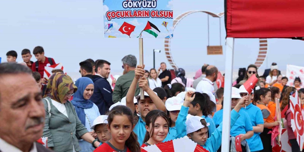 Yüzlerce Uçurtma Filistinli Çocuklar İçin Uçuruldu