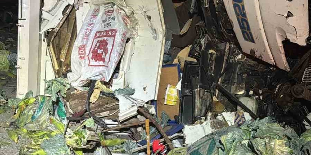 Tarsus-pozantı Otoyolunda Kamyon İle Tır Çarpıştı: 1 Ölü