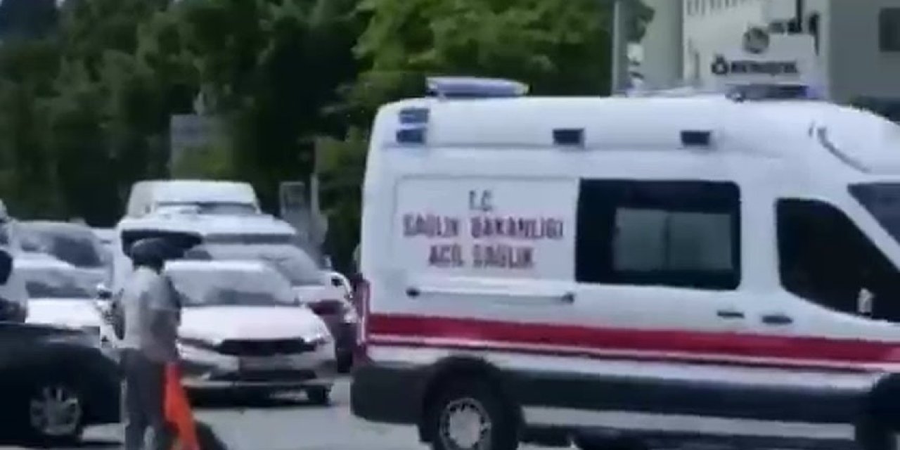 Süpürgeyi Bıraktı, Üzerinden Çıkardığı Yeleğini Can Kurtarmak İçin Salladı