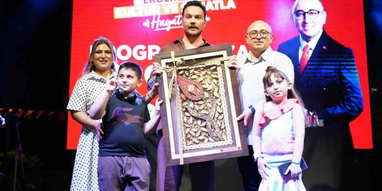 Erdemli Belediyesi Erdemlilileri Sinan Akçıl’la Buluşturdu