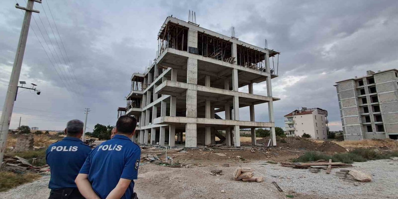 Karaman’da 4. Kattan Düşen Kalıp Ustası Ağır Yaralandı