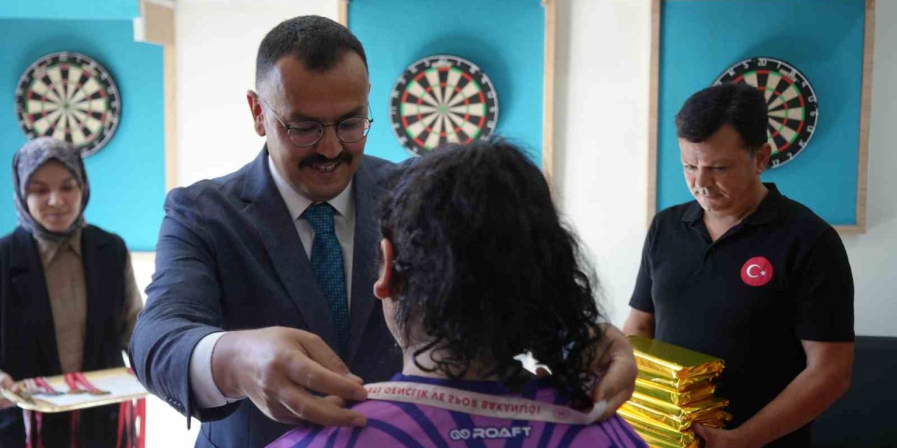 Dartta Dereceye Giren Kız Çocuklarına Başsavcıdan Tebrik