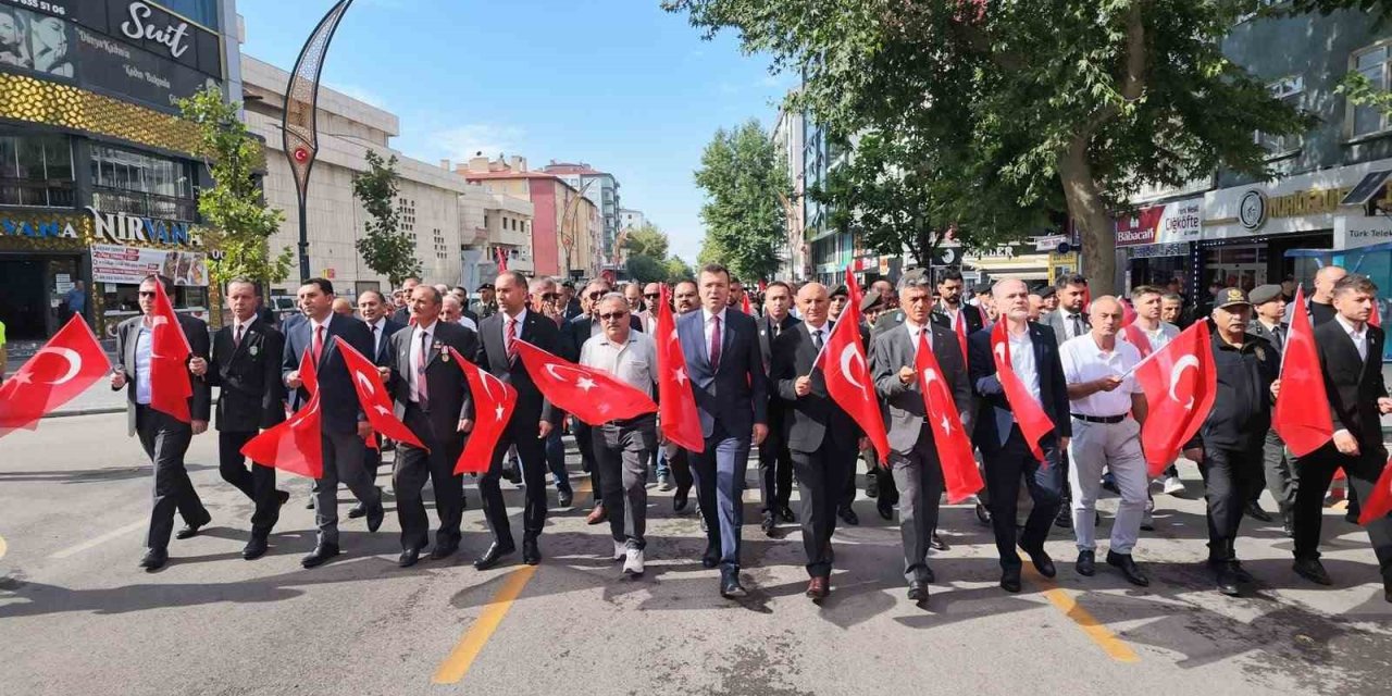Niğde’de ’kahramanlarla Kardeşlik Yolunda’ Yürüyüşü Gerçekleştirildi