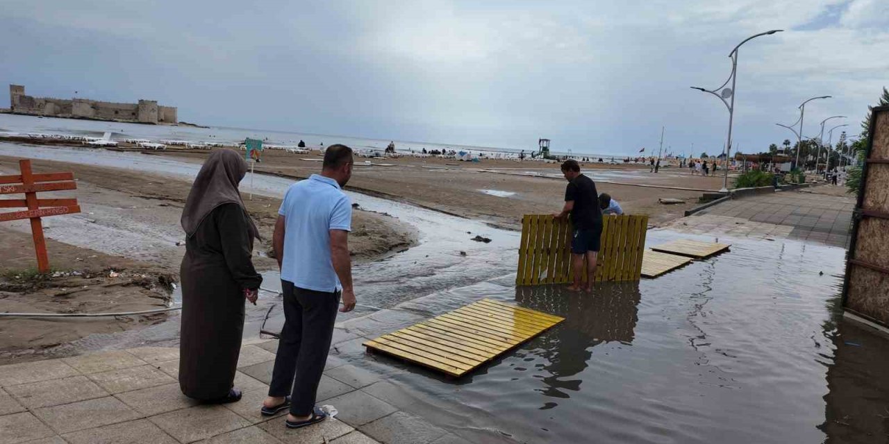 Mersin’de Sağanak: Su Taşkınları Yaşandı