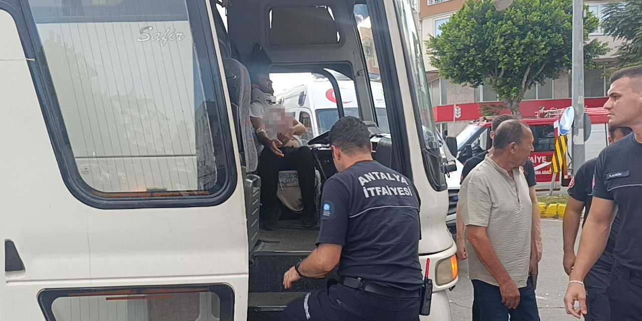 Otobüs İle Otomobil Çarpıştı: 2 Yaralı