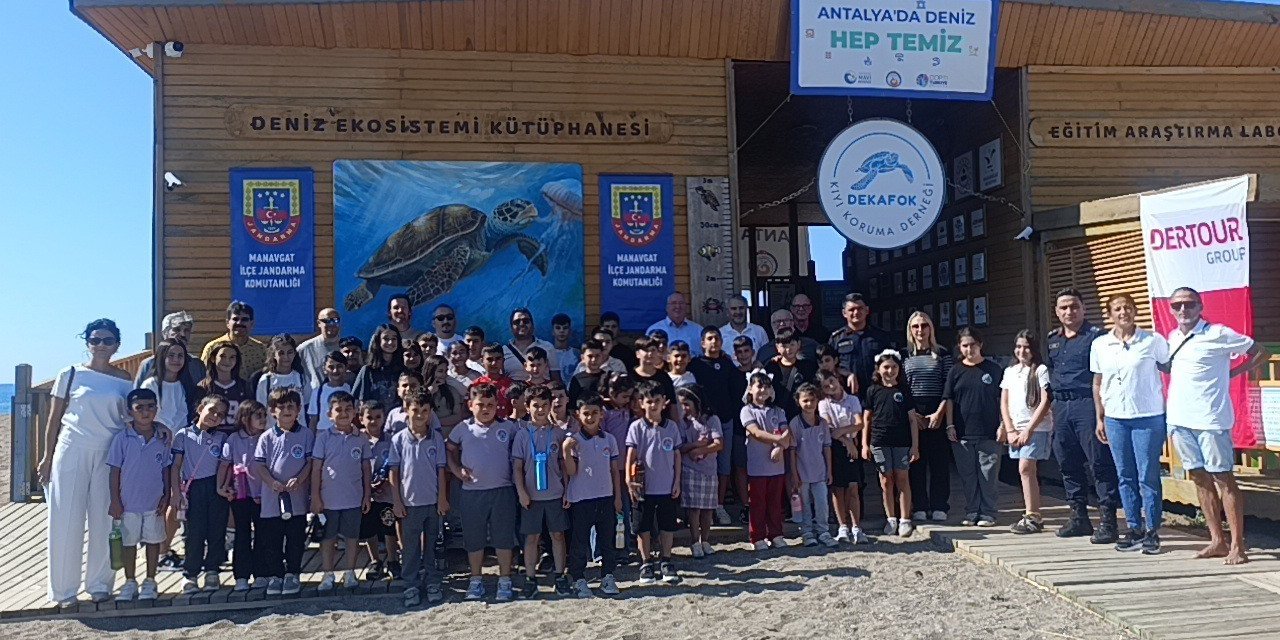 Tedavisi Tamamlanan İki Yeşil Deniz Kaplumbağası Denize Bırakıldı