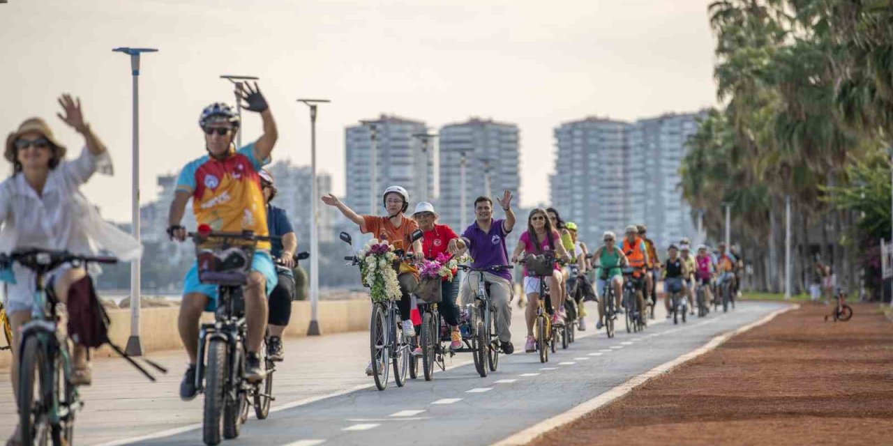 Mersin’de Bisikletseverler Güvenli Sürüş İçin Pedal Çevirdi