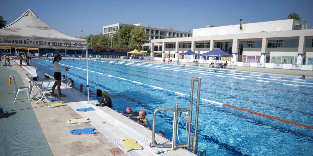 Mersin’de Ücretsiz Yüzme Kurslarında 4 Bin 200 Kişi Eğitim Aldı