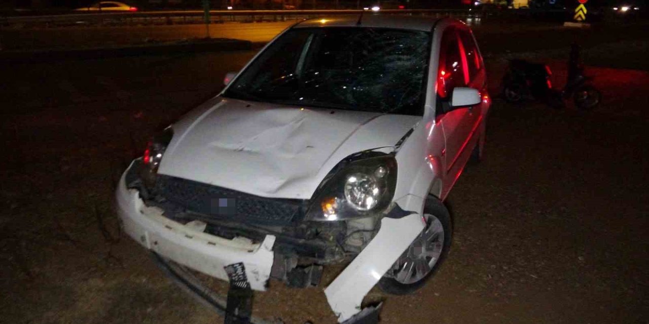 Manavgat’ta Motorlu Bisiklet İle Otomobil Çarpıştı: 1 Yaralı