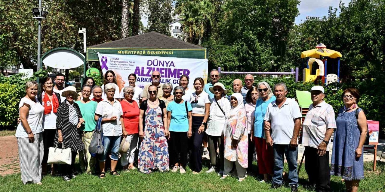 Muratpaşa, Alzaymır Farkındalığı İçin Yaşlı Evlerinde Buluştu