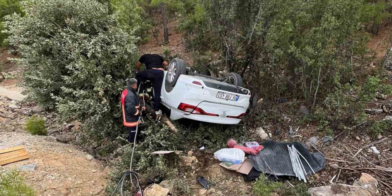 Mersin’de Seyir Halindeki Otomobil Devrildi: 1 Ağır Yaralı