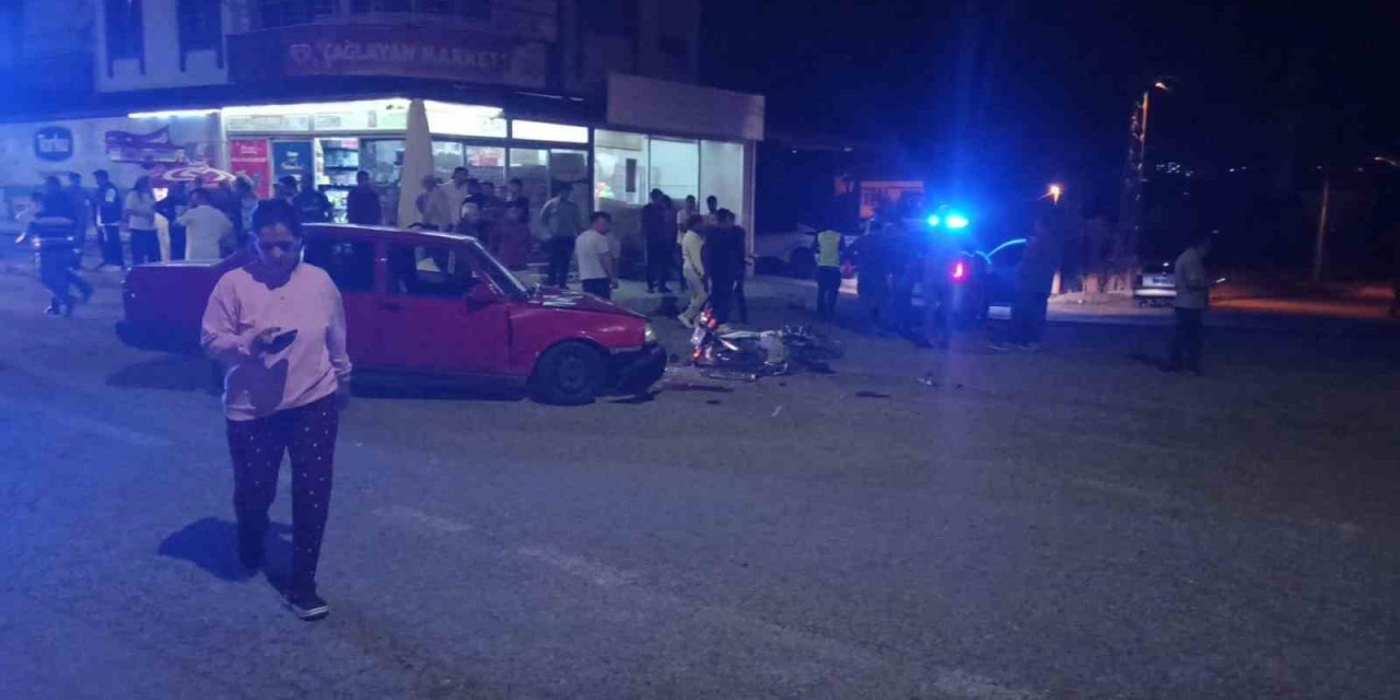 Otomobil İle Motosiklet Çarpıştı: 3 Yaralı