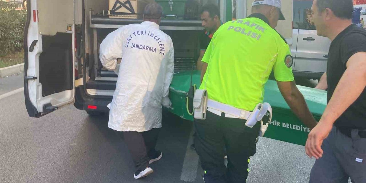 Tırla Çarpışan Motosiklet Ardından Kamyonete Çarptı: 1 Ölü, 1 Yaralı