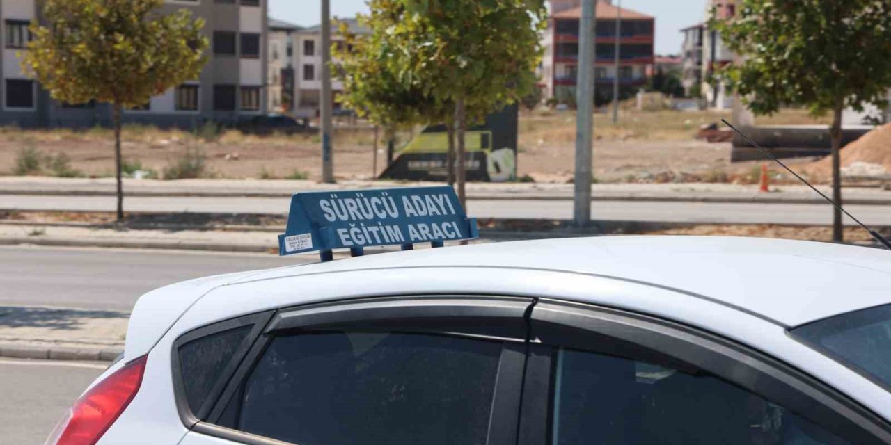Ehliyet Sınavlarında Yeni Dönem Hazırlığı: "amaç Ezber Değil, Gerçek Sürücülük Becerisi"