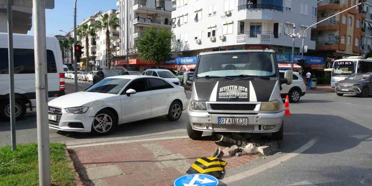 Antalya’da Ağır Çekim Gibi Kaza