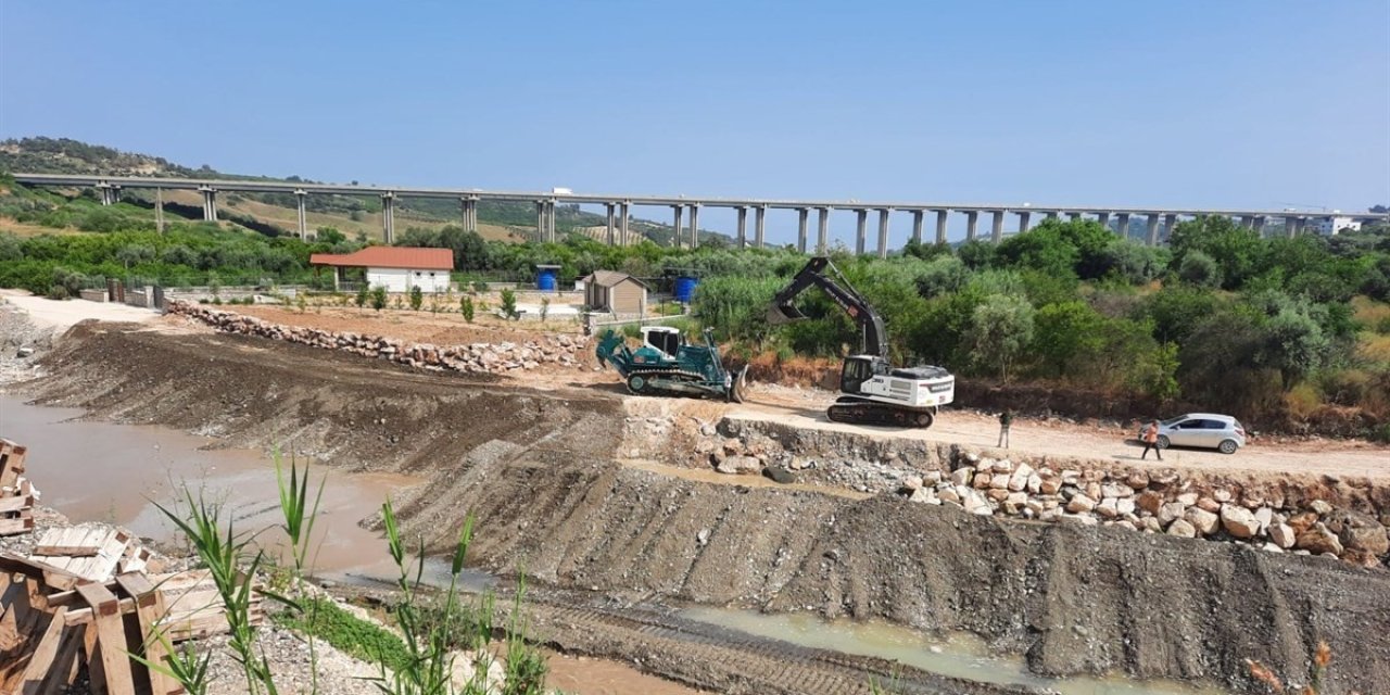 Mersin’de Sel Ve Taşkın Riskine Karşı Dere Islahı Çalışmaları Sürüyor