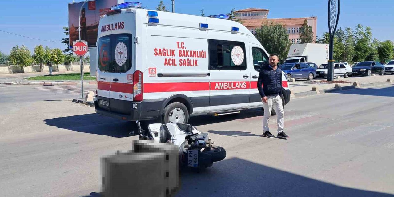 Karaman’da Patates Yüklü Kamyonetle Motokurye Çarpıştı: 1 Yaralı