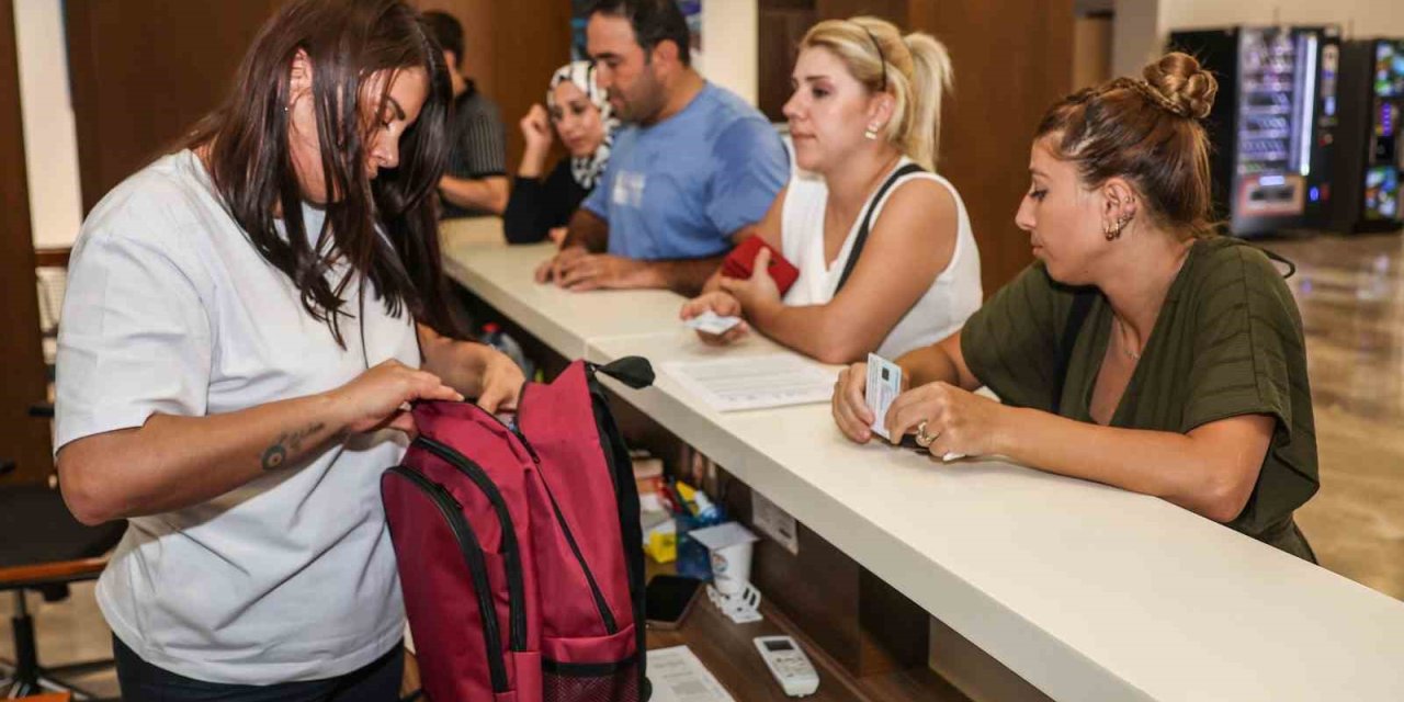 Mersin’de Öğrencilere Kırtasiye Desteği