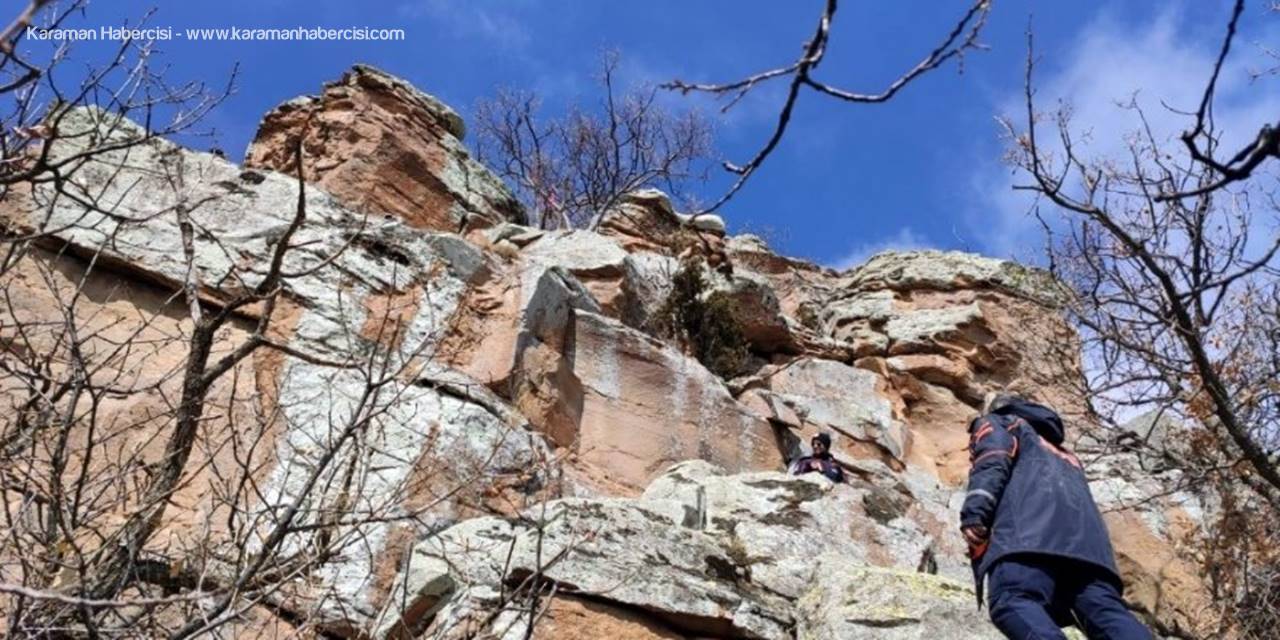 Uçurumda Mahsur Kalan 15 Keçi, 12 Saatte Kurtarıldı