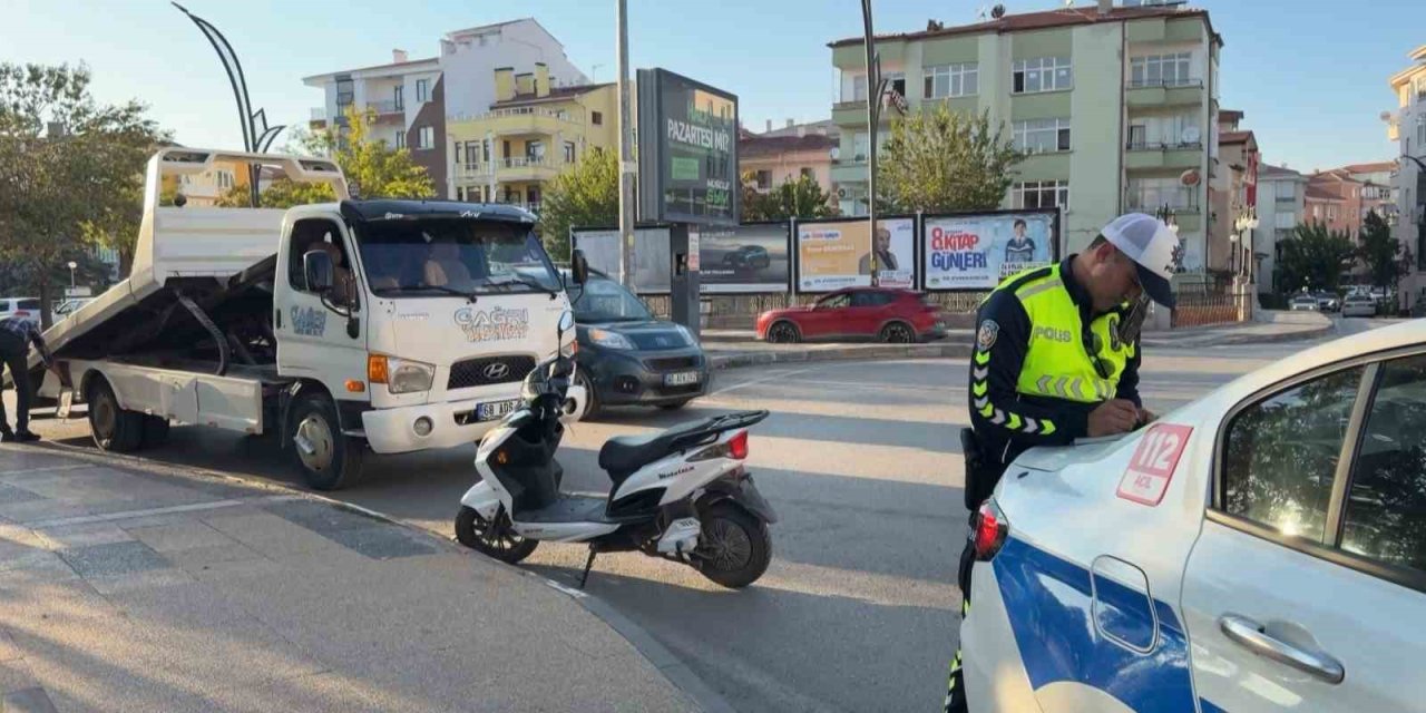 Plakasız Motosiklete Bindi, 46 Bin Lira Ceza Yiyip Motor Ve Ehliyetinden Oldu