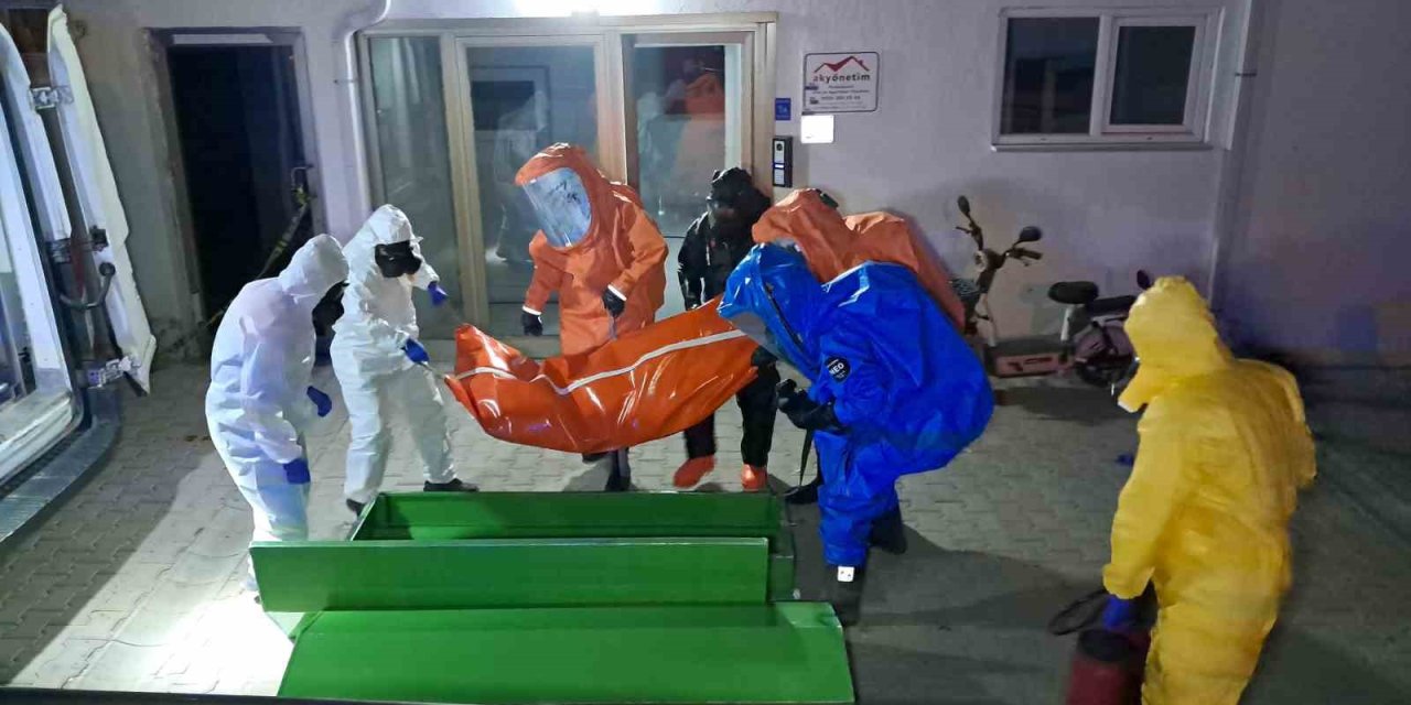 "siyanür Var, Girmeyin" Notu Bulunan Dairede Ölü Bulunan Çiftin Olayında Cinayet Ve İntihar Şüphesi